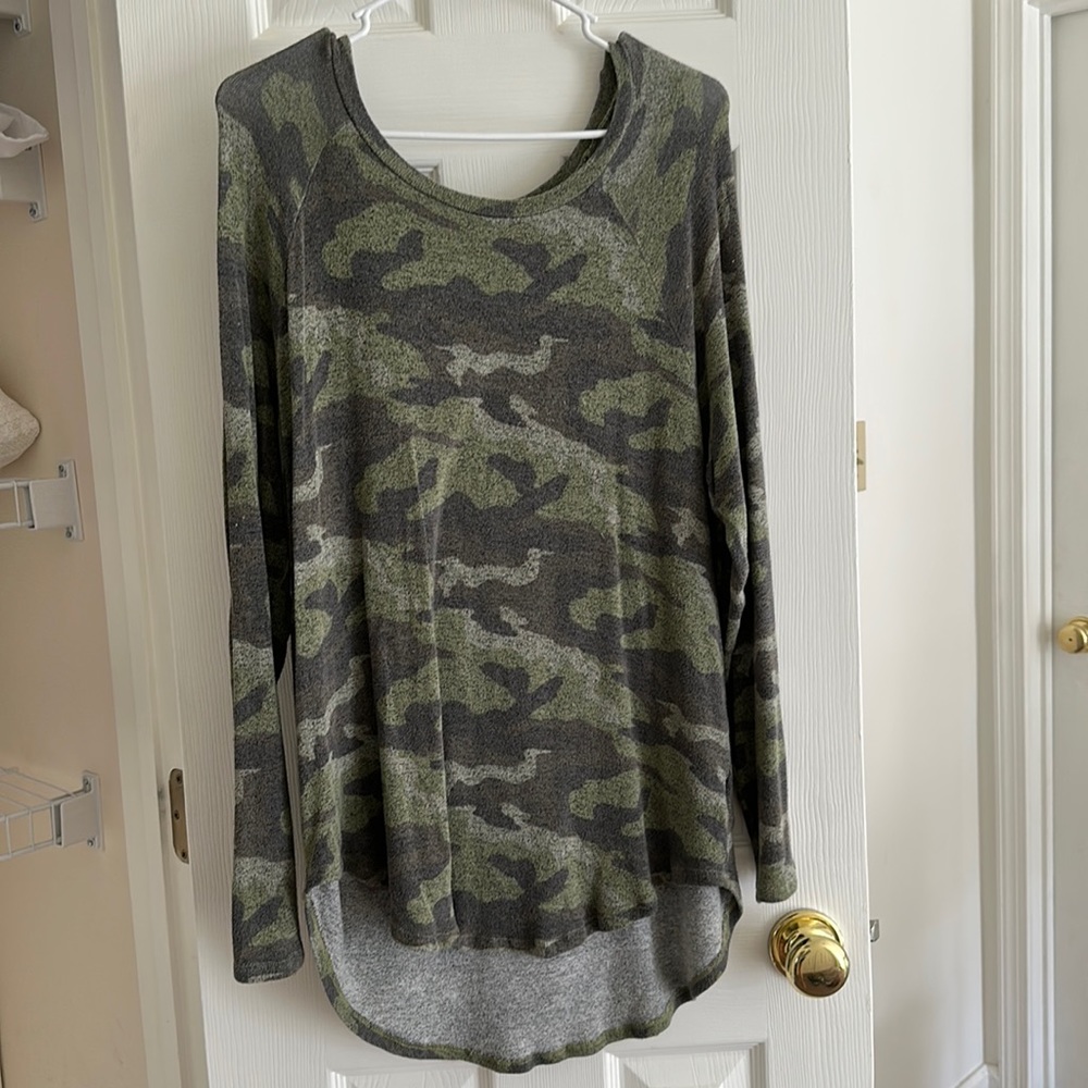 Thin Comfy Camo American Eagle Sweater